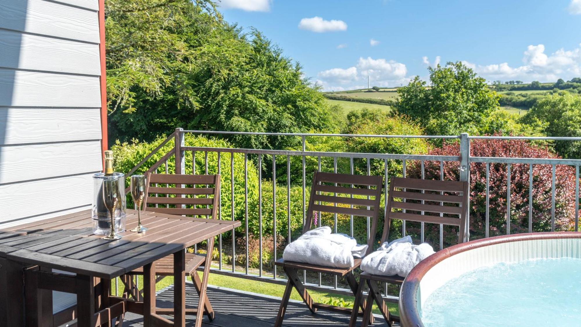Ta Mill Cottages & Lodges - Meadowview Chalet 1 Launceston Esterno foto
